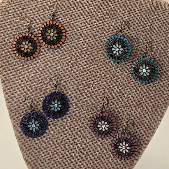 🌸 Flower 🌼 Medallion Dangle Earrings - Picture 2 of 7
